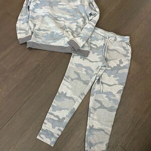 Knox Rose Women's Gray Camouflage Joggers
